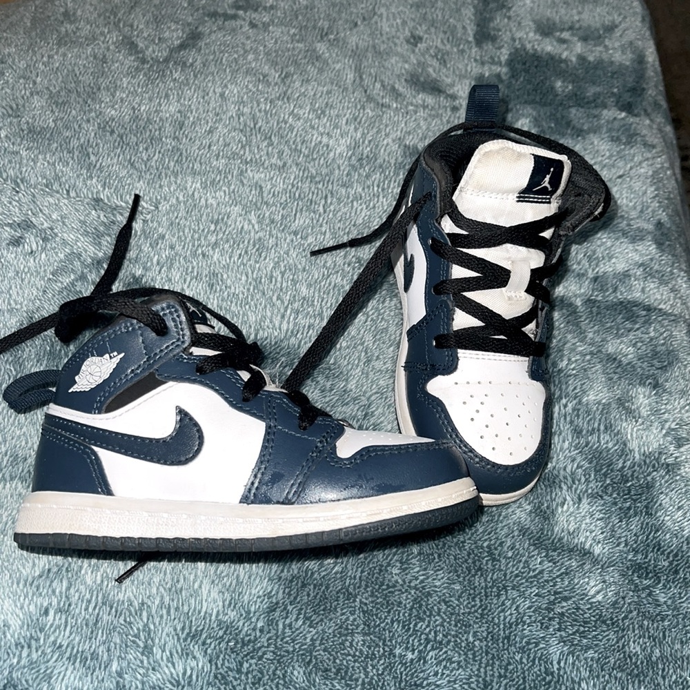 ❤️SOLD❤️Air force - Jordan’s toddler 8C
